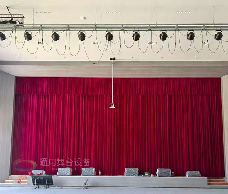泰州通用舞台设备有限公司舞台电动轨道、舞台吊杆、金丝绒防火阻燃幕布定制